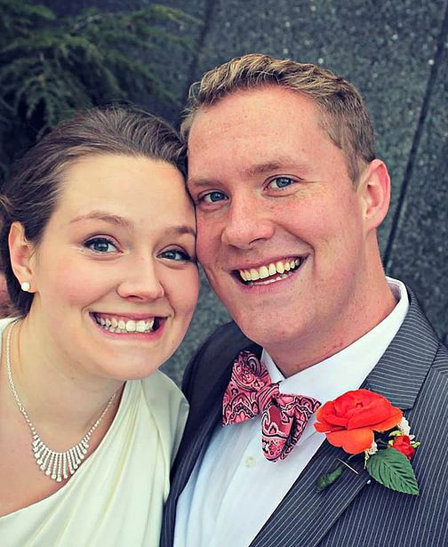 S-au uitat la fotografia de nunta și s-au îngrozit. Vedeau asta pentru prima oară, după atâția ani 