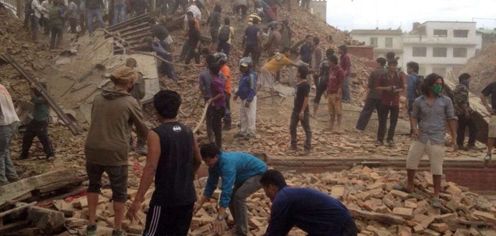 Miracol după cutremurul din Nepal. Un bărbat a fost salvat de sub dărămături după 82 de ore