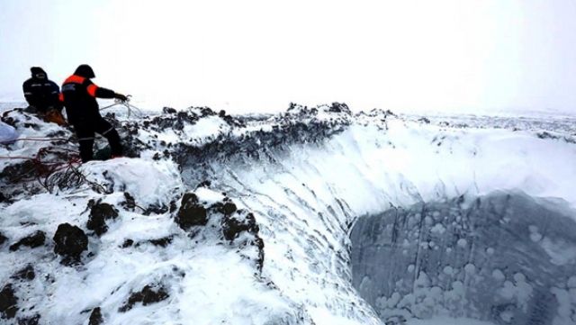 Un misterios crater gigantic a apărut într-un sat din Siberia. Care e explicaţia