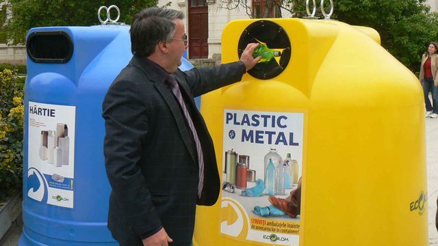 Statul obligă toate firmele să angajeze specialiști în gunoaie