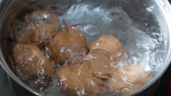 În loc să ciocnească ouă, oamenii de știință le-au ”desfiert”. Cum e posibil