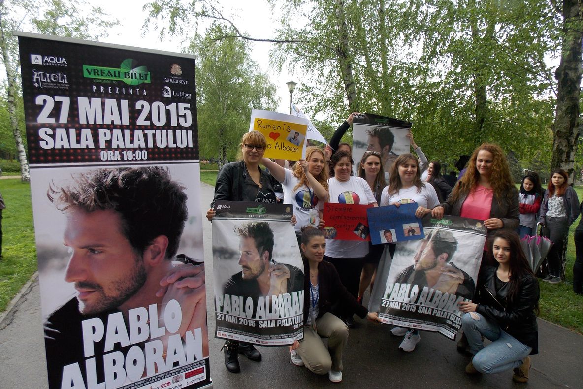 Fanii lui Pablo Alboran au organizat un flashmob in cinstea sosirii artistului 