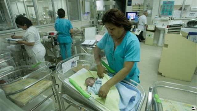 Avertismentul OMS legat de operația cezariană