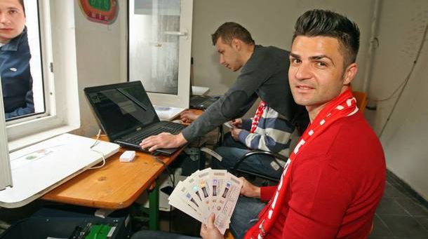 Şoc la casa de bilete de la Dinamo. Florin Bratu a mers să vândă tichete, dar ce a urmat este comic