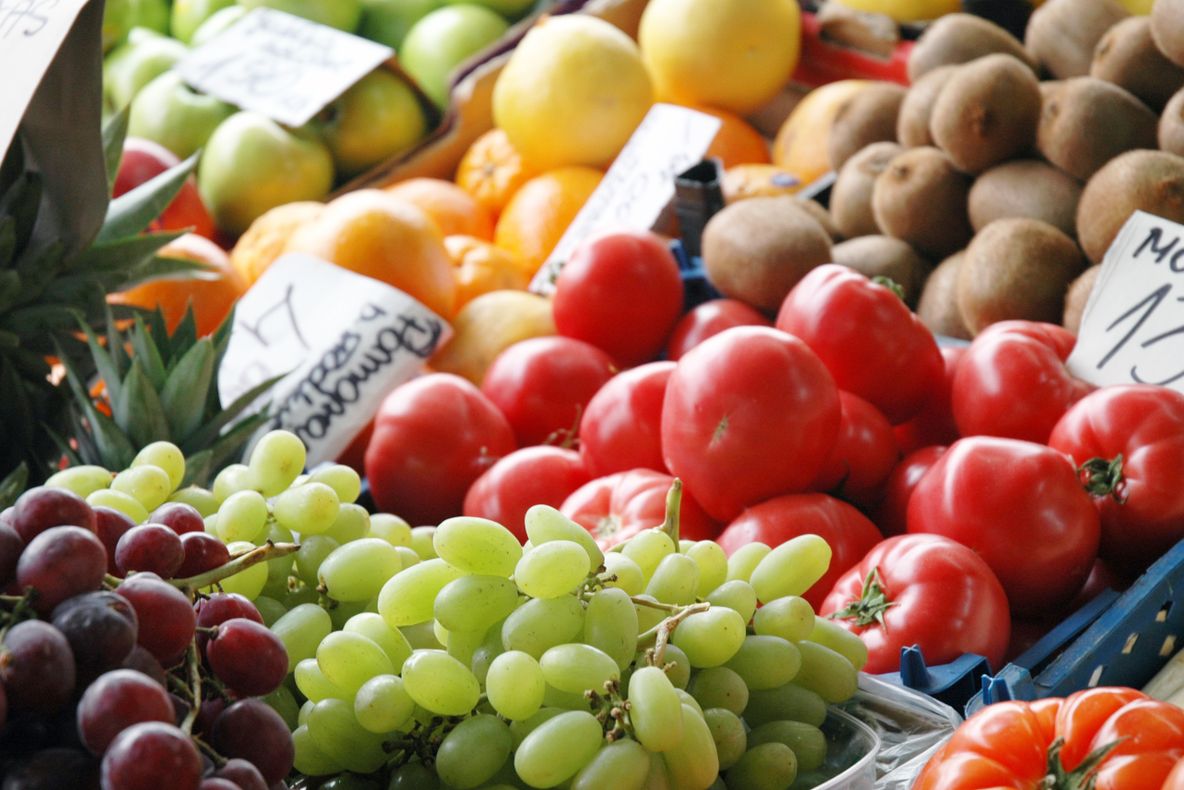 Declaraţia unui nutriţionist: Fructele și legumele se mănâncă, nu se beau 