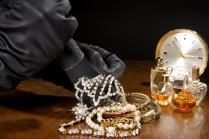 "Academia Infractorilor". Prejudiciu de 1,5 milioane de lei, la o singură spargere 