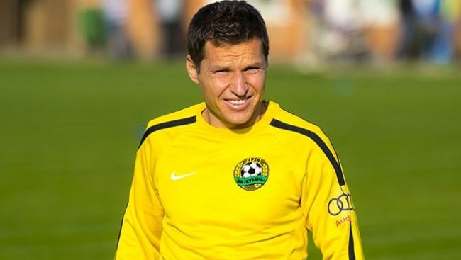 Groaznic! Un fotbalist a intrat cu 170 km/h într-un stâlp. Gigel Bucur este şocat!