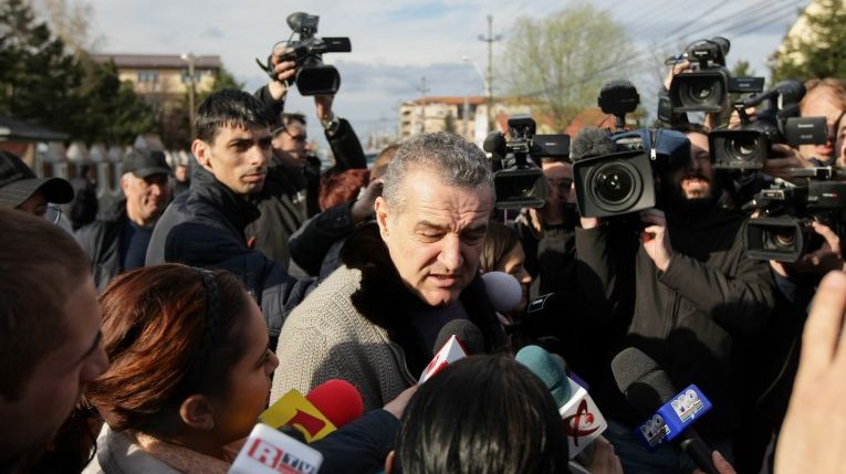 Alte necazuri pentru Becali. Un apropiat de-al său, "călcat" de procurori!