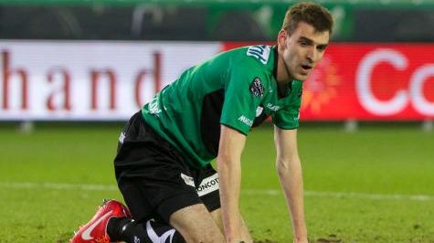 Aproape de tragedie: s-a prăbuşit pe terenul de fotbal. A intrat în stop cardio-respirator