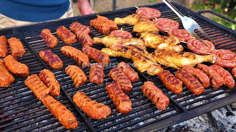 Numărul incendiilor, în creştere. Ce nu trebuie să facem dacă mergem la un grătar