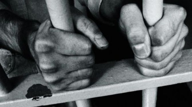 Un jucător de fotbal american, condamnat la închisoare pe viaţă 