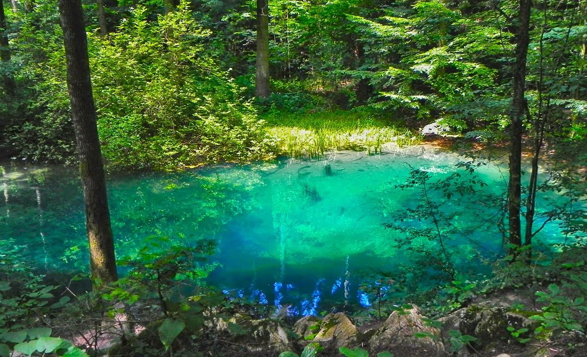 Misterul lacului din România care nu îngheață niciodată