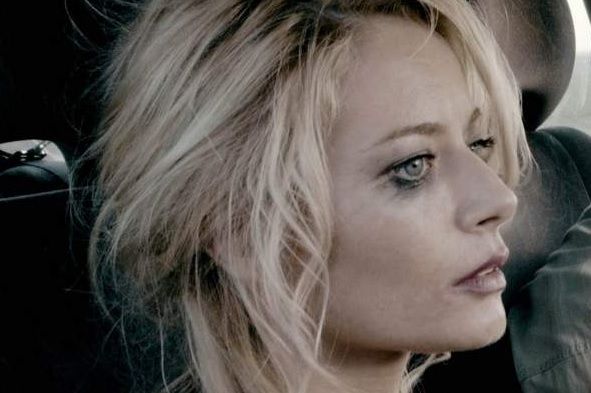 Laura Cosoi şochează: "Am simţit să mă arunc pe geam, era singura mea scăpare"