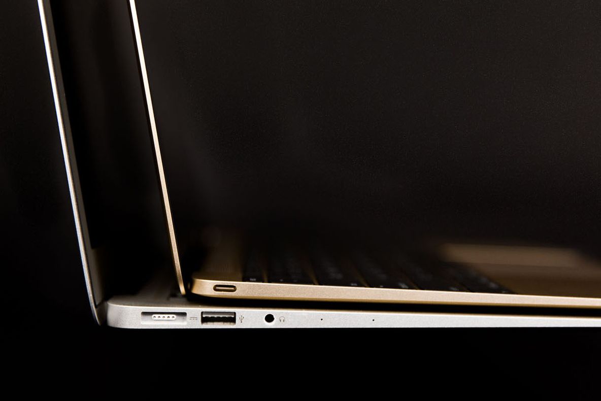 Au creat un laptop incredibil de subțire, dar exagerat de scump! Cât de bun e?