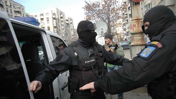 10 porunci din codul Academiei Infractorilor: Pușcăria nu a omorât pe nimeni, e pierdere de timp