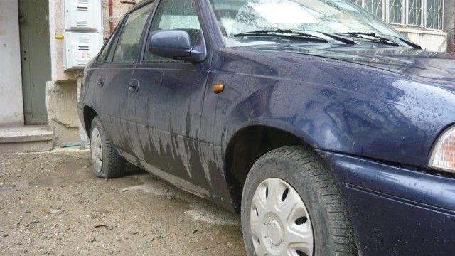 Ce a descoperit un ieşean când a coborât dimineaţa în parcare. I-a lăsat un mesaj atacatorului