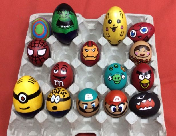 Adrian Năstase și-a făcut ouă de Paște ca-n desene animate