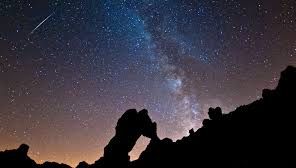 Spectacol pe cer miercuri noapte, chiar de Ziua Pământului: ploaie de stele căzătoare