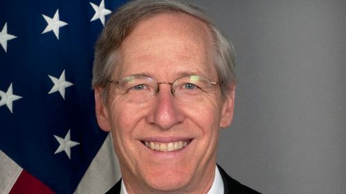 Ambasadorul SUA la Belgrad explică: Sârbii sunt puțin ”schizofrenici”