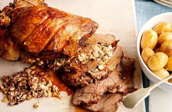 Cum să faci cea mai bună friptură de miel la cuptor. Trucuri de la bucătari de top 