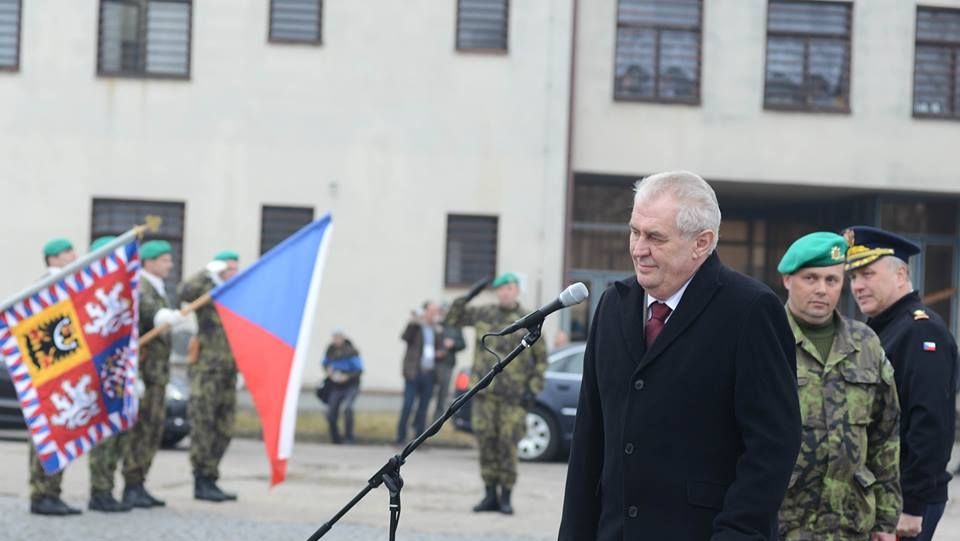 Președintele Cehiei l-a dat afară de ambasorul SUA la Praga, de dragul Moscovei