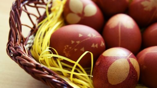 OUĂ DE PAȘTE! Cea mai simplă metodă de a vopsi ouă de Paște