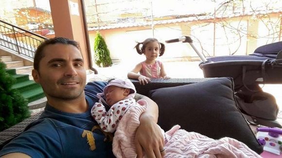 Pepe şi-a emoţionat fanii cu o fotografie alături de cele două fetiţe ale sale