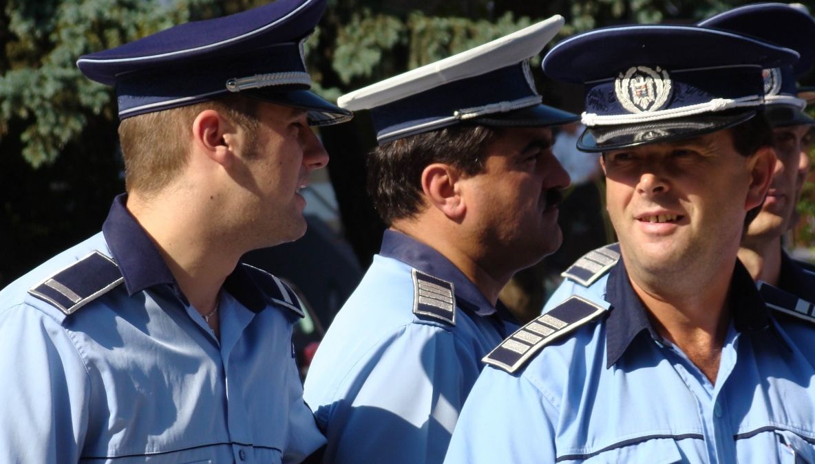 Ce îi avertizează Poliția Română pe românii plecați de acasă de Paște 