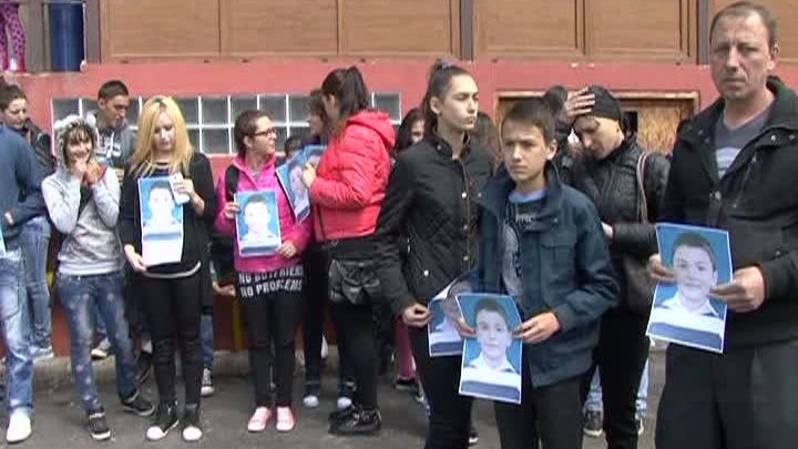 Spitalul din Curtea de Argeș, asaltat de protestatari: Cer ca doctorii să fie pedepsiţi în justiție 