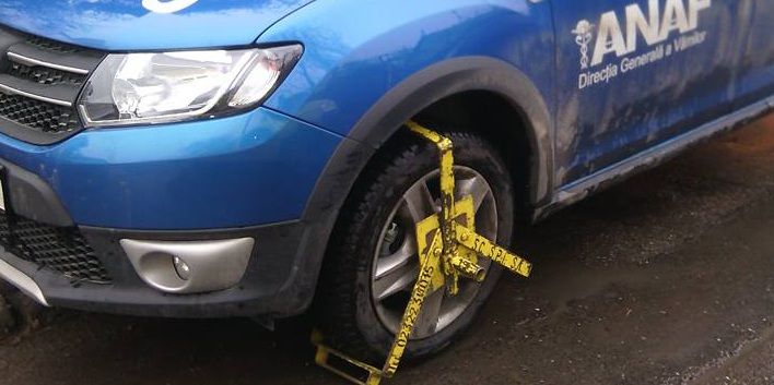 Mașină ANAF cu roțile blocate: fotografia care face furori pe Internet