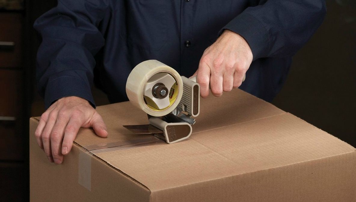 Aceleași cadouri, la un preț mai bun! Tot ce trebuie să știi despre produsele resigilate.