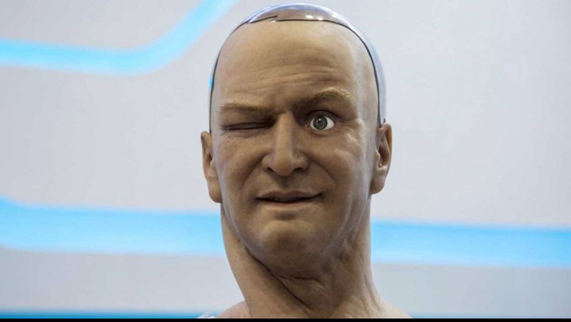 VIDEO Ai să-ți scuipi în sân! Robotul ăsta arată și se poartă exact ca un om