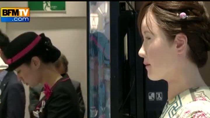 Un robot umanoid întâmpină, în premieră, clienţii într-un centru comercial din Tokyo