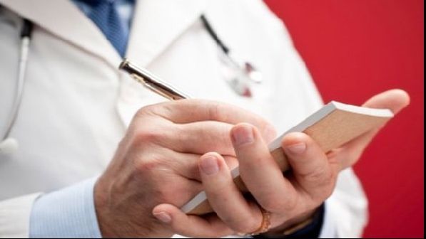 Prima victimă a cardului de sănătate: O femeie a făcut o criză de epilepsie la coadă la CASMB