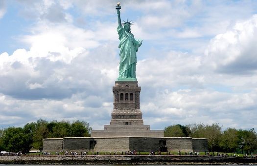 Statuia Libertăţii, evacuată în urma unei ameninţări cu bombă