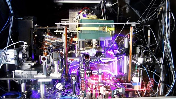 Fizicienii au creat cel mai precis ceas de până acum. Pierde o secundă la fiecare 15 miliarde de ani