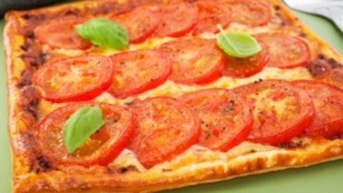 Reţeta zilei: Tartă rapidă cu roşii