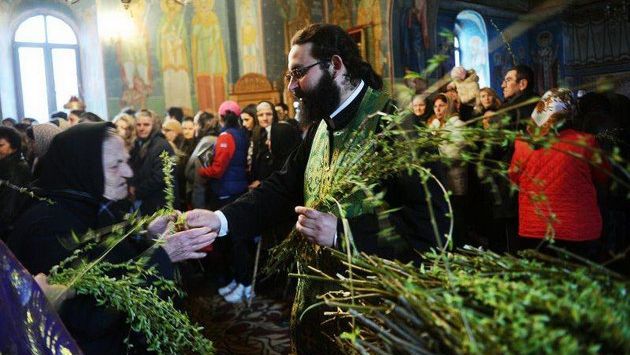 Tradiţii de Florii: Salcia tămăduitoare şi adunarea stâlpărilor de la Sălişte