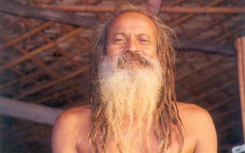 Un yoghin susține că trăiește de 70 de ani fără apă și mâncare. Care e secretul