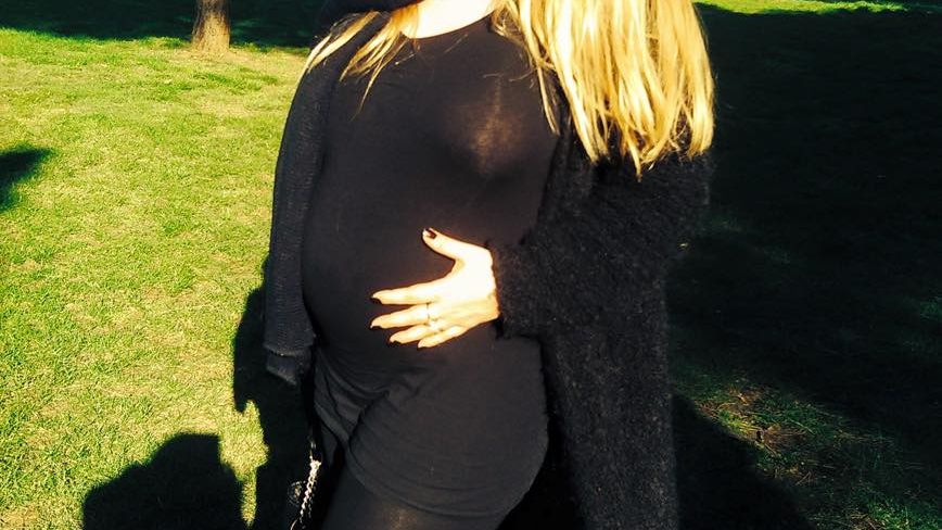 O fostă prezentatoare TV din România a devenit mamă în urmă cu scurt timp. Și-a ascuns sarcina