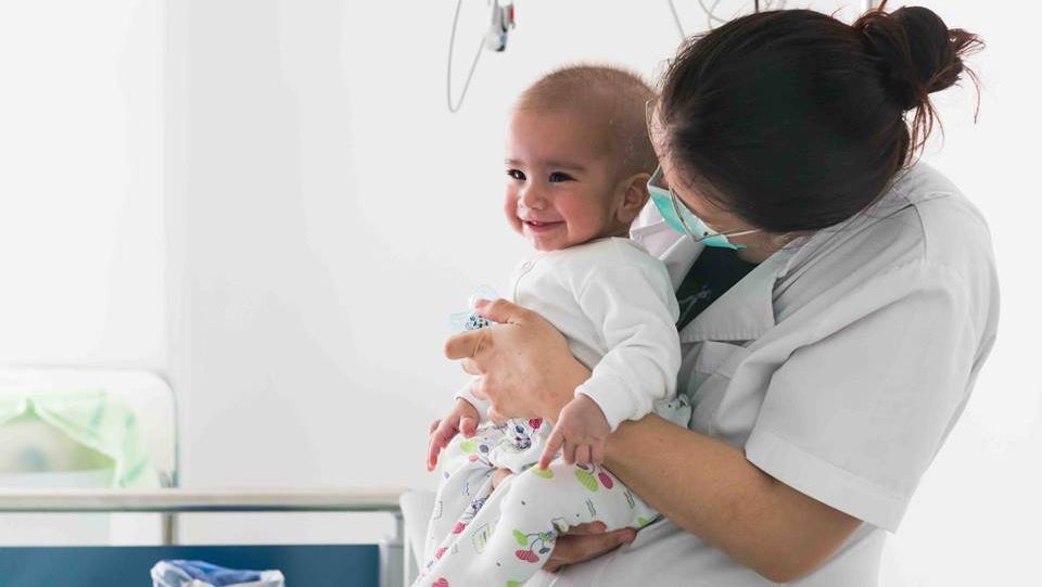 Premieră în România: Primul transplant de celule stem la un bebeluş mai mic de 7 luni