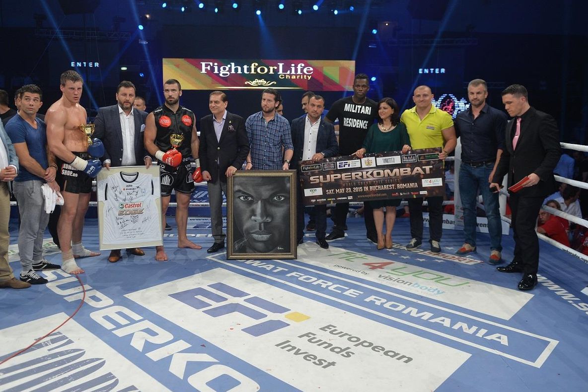 Românii au făcut spectacol la gala Superkombat. O parte din bani vor fi donaţi la Clinica Fundeni 