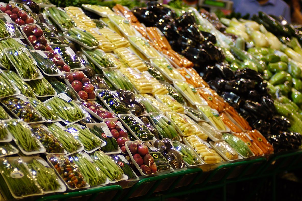 Hypermarketurile ar putea fi obligate să vândă și produse tradiționale românești