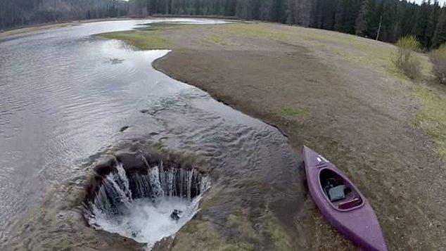 Misterul străvechi al "Lacului pierdut": apa dispare și nimeni nu știe unde