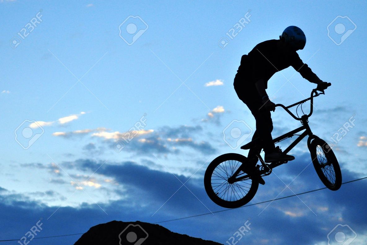 Du-te cu bicicleta la Electric Castle si poți câștiga 10 abonamente 