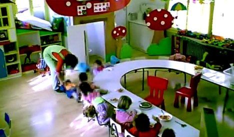 Imagini scandaloase. Cum a fost filmată o educatoare cu copiii - a primit 4 ani de închisoare