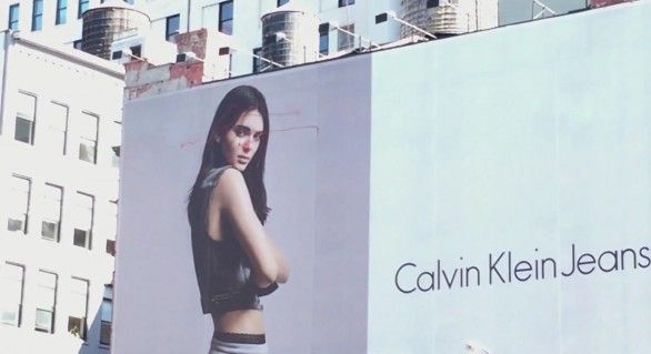 Uimire în New York: ce a păţit un panou publicitar enorm. E prima dată când se întâmplă