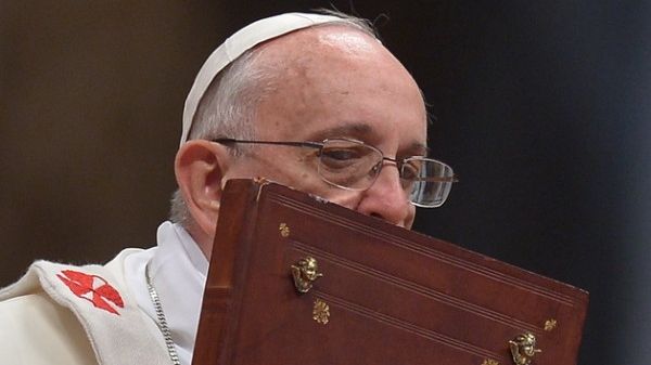 Papa Francisc: Donald Trump nu este creştin dacă vrea să contruiască ziduri la graniţă