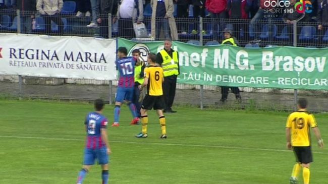 Gest scandalos făcut de Cristi Tănase pe teren