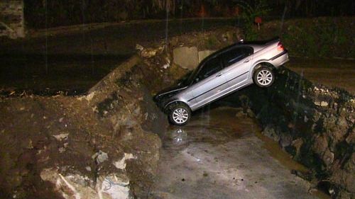 O şoferiţă de 25 de ani a băut înainte de a conduce maşina - poliţiştii, uimiţi de accident FOTO